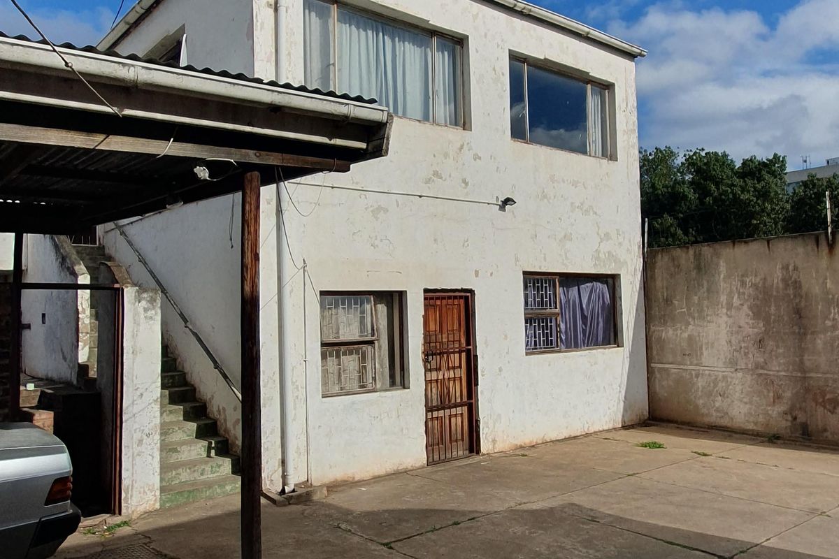 Investor’s Dream in Upper Central – Endless Potential Awaits! - Photo 4