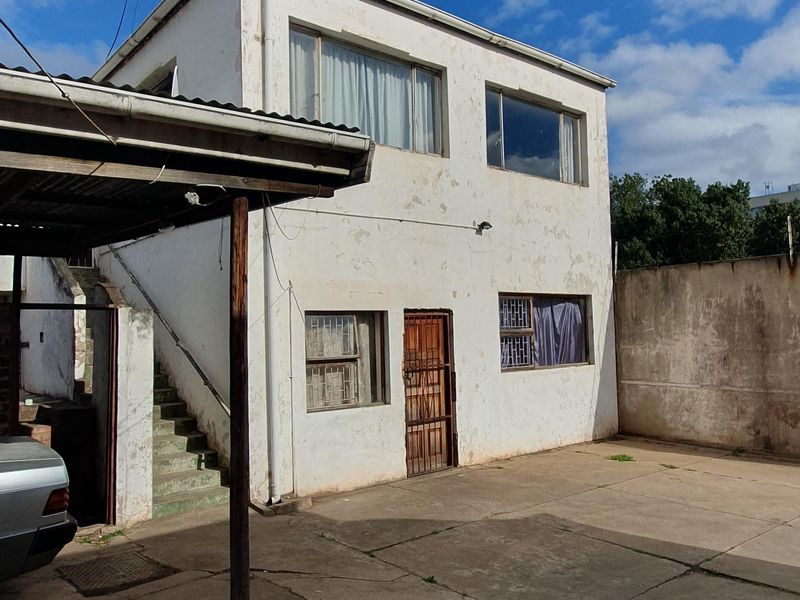 Investor’s Dream in Upper Central – Endless Potential Awaits! - Photo 4