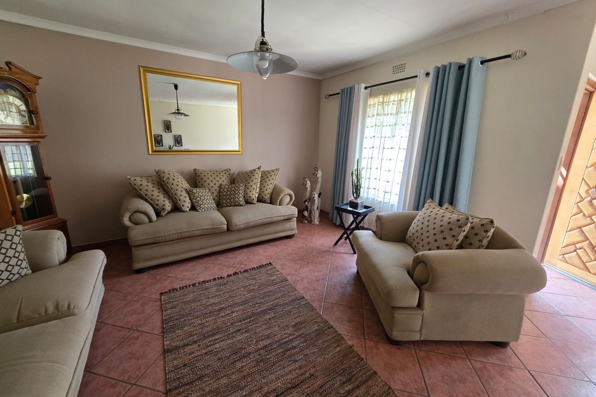 Very Neat House for Sale in Waldrift! - Photo 2