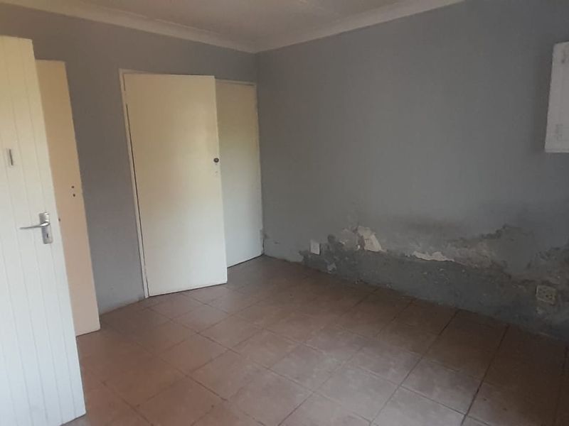 River property, Opportunity for developers, offering expansive space (2552m2) - Photo 5