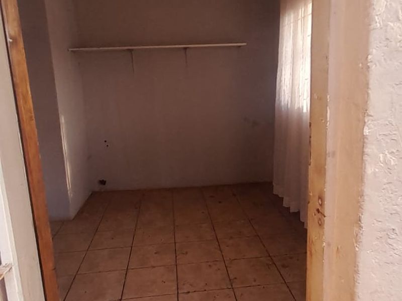 River property, Opportunity for developers, offering expansive space (2552m2) - Photo 9