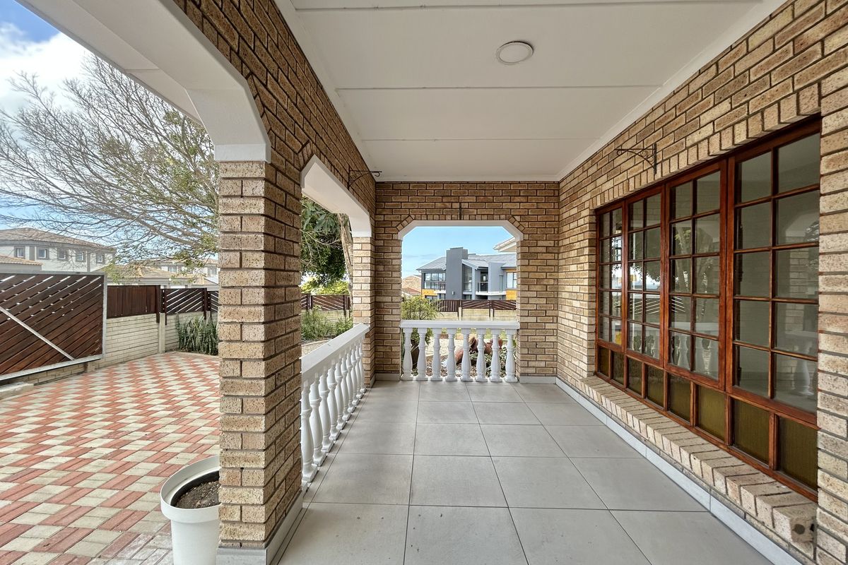 Single level Family home in Wavecrest - Photo 3