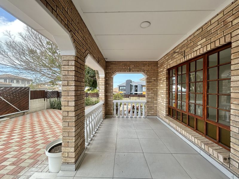 Single level Family home in Wavecrest - Photo 3