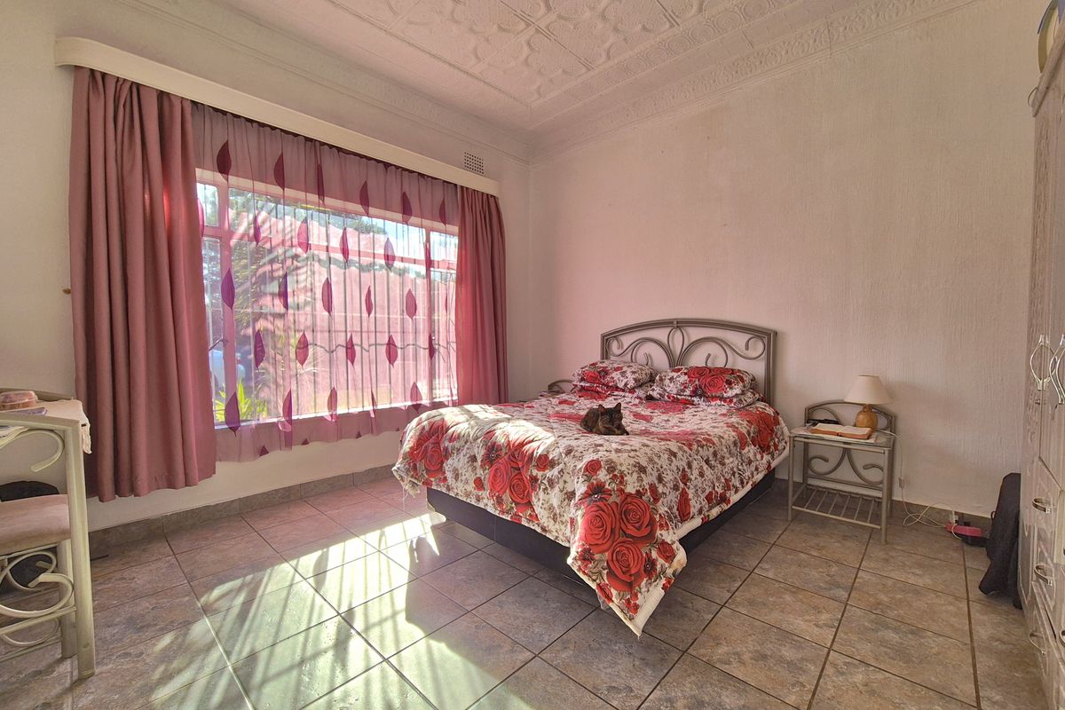 You'll Never Have To Buy Her Flowers Ever Again! - Photo 5