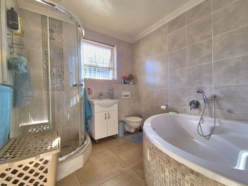 You'll Never Have To Buy Her Flowers Ever Again! - Photo 6