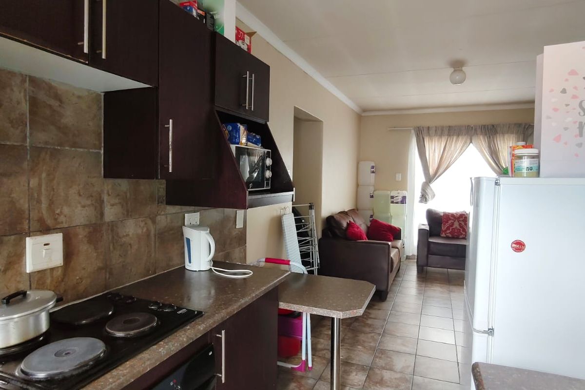 Neat 2-Bedroom Townhouse for Sale. - Photo 2