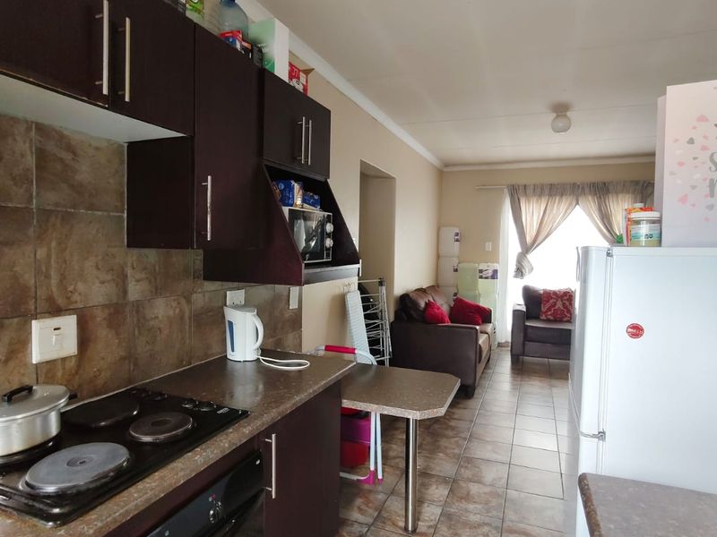 Neat 2-Bedroom Townhouse for Sale. - Photo 2