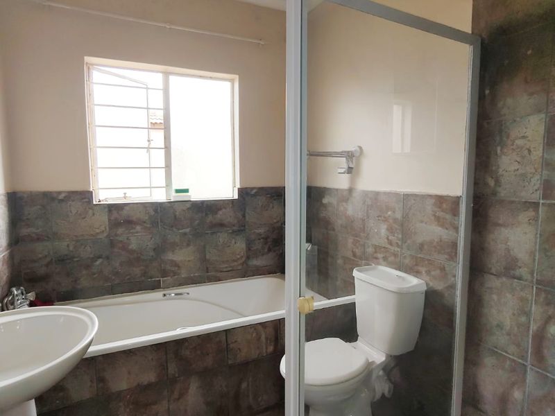 Neat 2-Bedroom Townhouse for Sale. - Photo 9