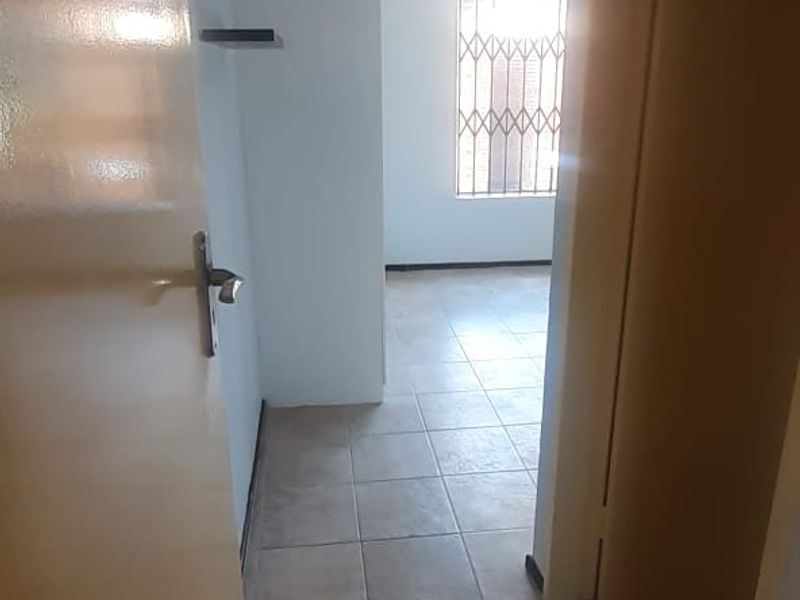 2 bedroom,2 bathroom downstairs unit available in Casa Uno, Sonneveld, Brakpan - Photo 4