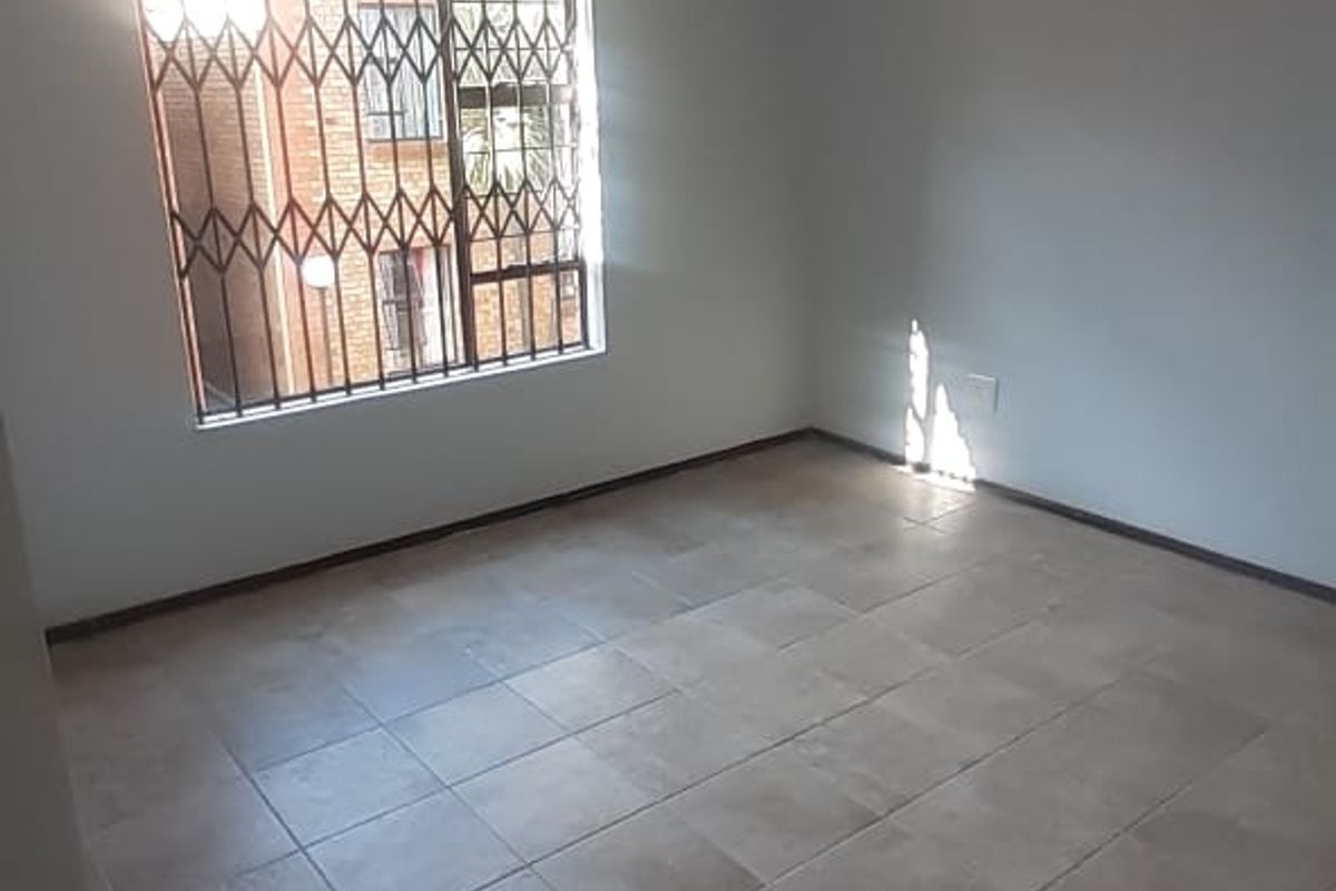 2 bedroom,2 bathroom downstairs unit available in Casa Uno, Sonneveld, Brakpan - Photo 5