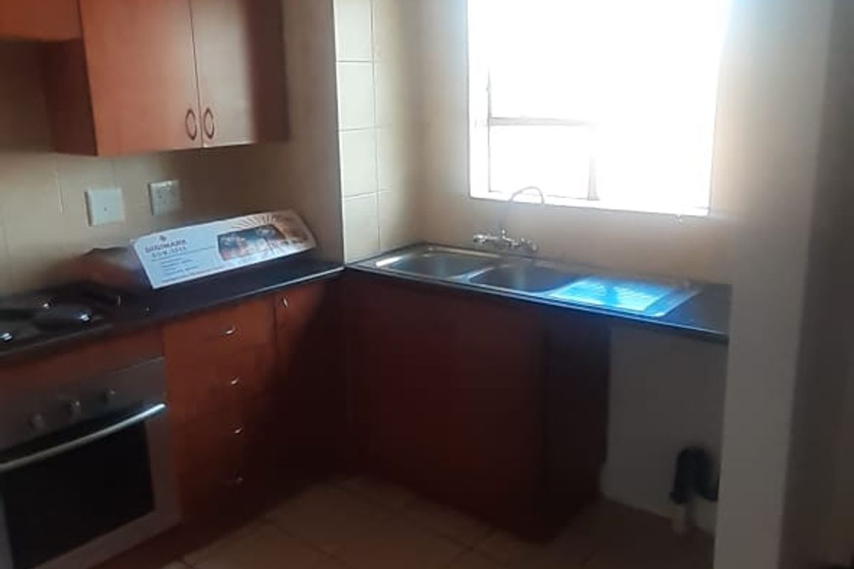2 bedroom,2 bathroom downstairs unit available in Casa Uno, Sonneveld, Brakpan - Photo 3