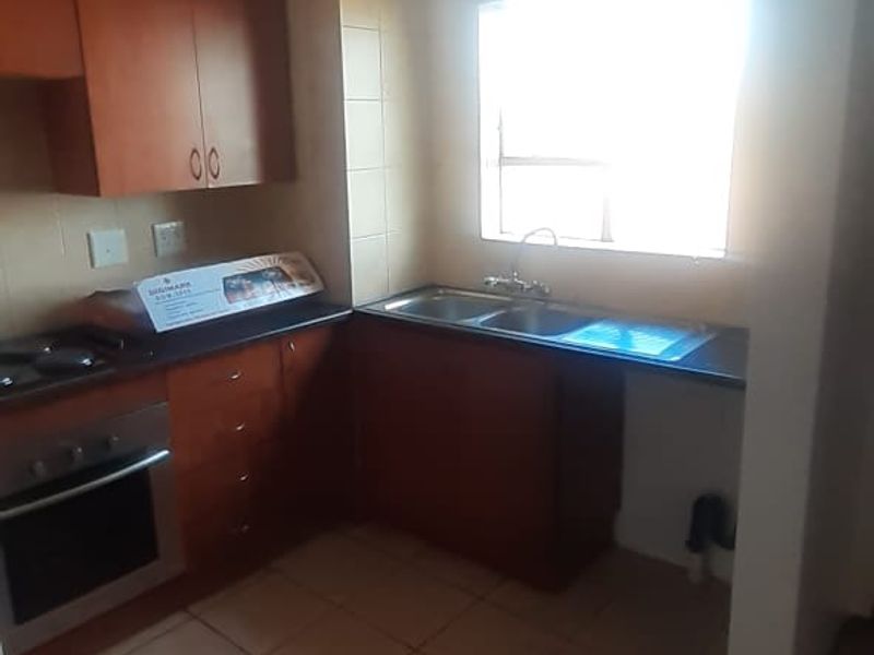 2 bedroom,2 bathroom downstairs unit available in Casa Uno, Sonneveld, Brakpan - Photo 3
