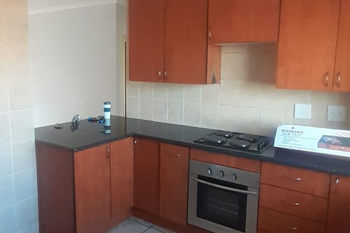 2 bedroom,2 bathroom downstairs unit available in Casa Uno, Sonneveld, Brakpan - Photo 2
