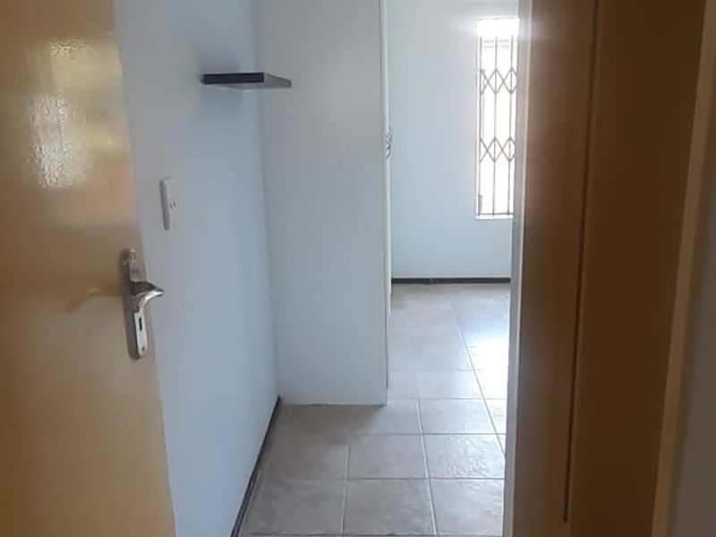 2 bedroom,2 bathroom downstairs unit available in Casa Uno, Sonneveld, Brakpan - Photo 7