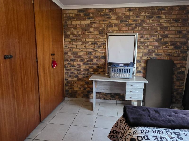 Modern 3-Bedroom Townhouse with Study in SE1. - Photo 8