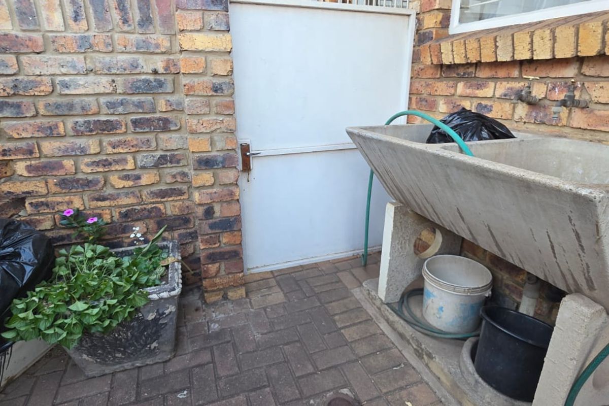 Modern 3-Bedroom Townhouse with Study in SE1. - Photo 2