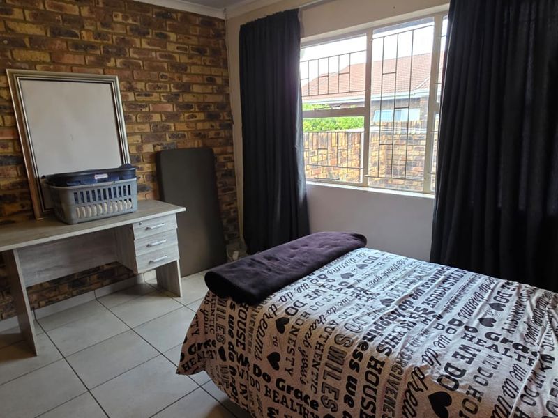 Modern 3-Bedroom Townhouse with Study in SE1. - Photo 9