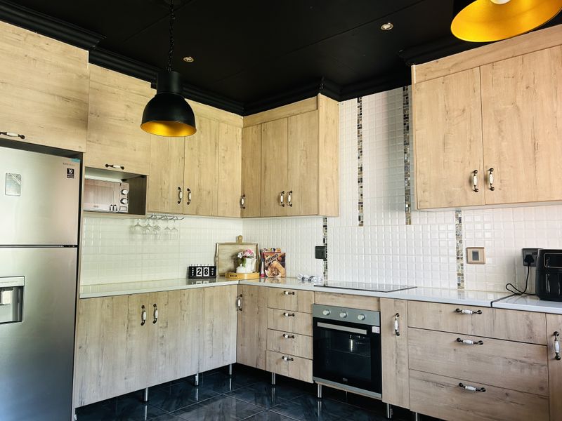 Spacious 3-Bedroom Family Home in a Prime Location - Photo 6