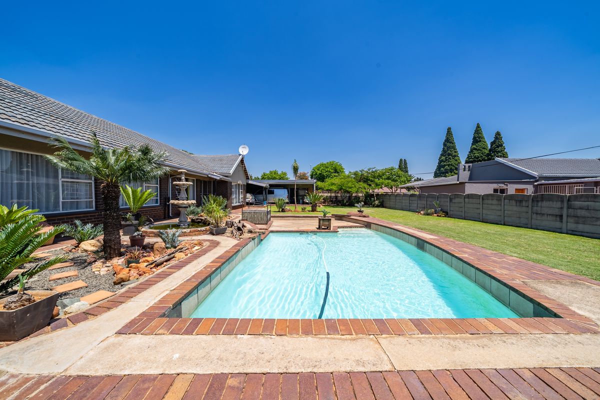 Gem in Parkrand, Boksburg with 4 bedrooms, entertainment area and pool – A Home That Has It All! - Photo 2