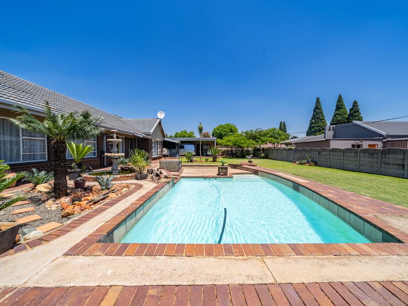 Gem in Parkrand, Boksburg with 4 bedrooms, entertainment area and pool – A Home That Has It All! - Photo 2