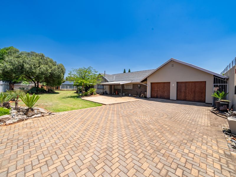 Gem in Parkrand, Boksburg with 4 bedrooms, entertainment area and pool – A Home That Has It All! - Photo 9