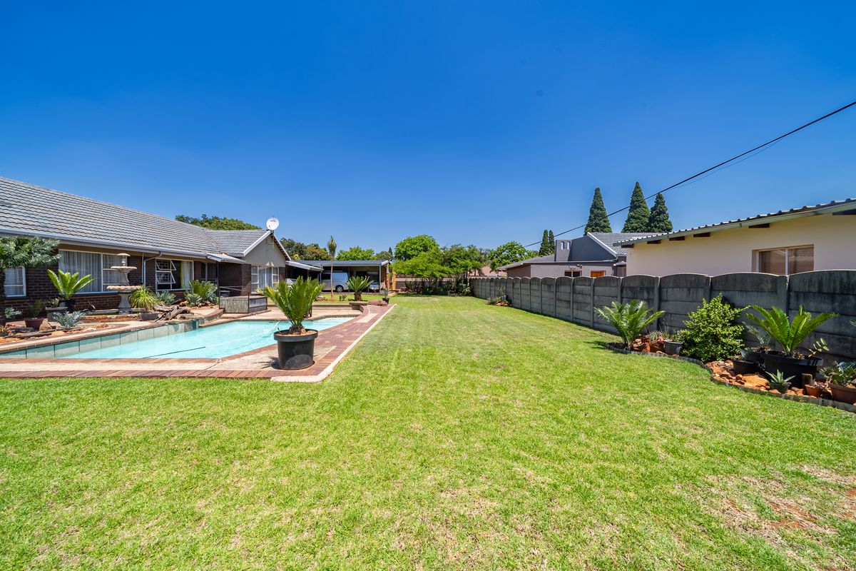 Gem in Parkrand, Boksburg with 4 bedrooms, entertainment area and pool – A Home That Has It All! - Photo 4