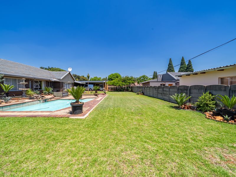 Gem in Parkrand, Boksburg with 4 bedrooms, entertainment area and pool – A Home That Has It All! - Photo 4