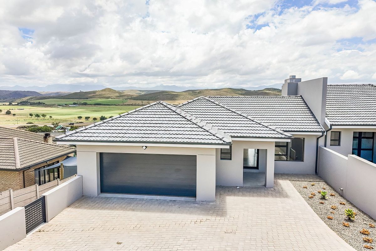 Magnificent, brand new in the Garden Route - Photo 3