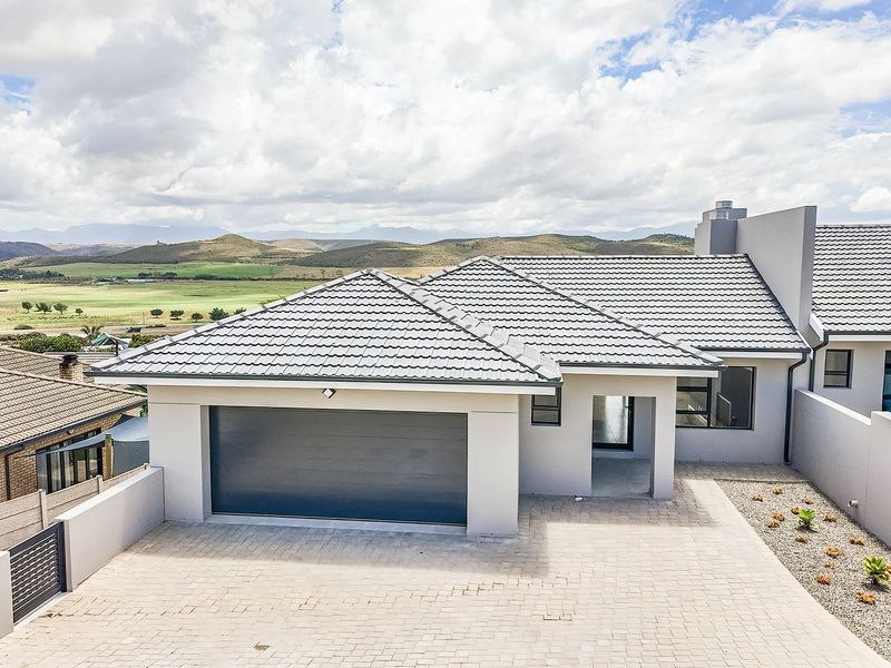 Magnificent, brand new in the Garden Route - Photo 3