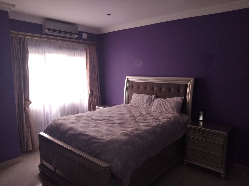 Modern Elegance Meets Family Comfort in Prestigious Woodhill Estate - Photo 9