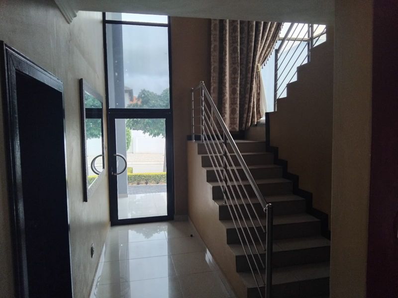 Modern Elegance Meets Family Comfort in Prestigious Woodhill Estate - Photo 3