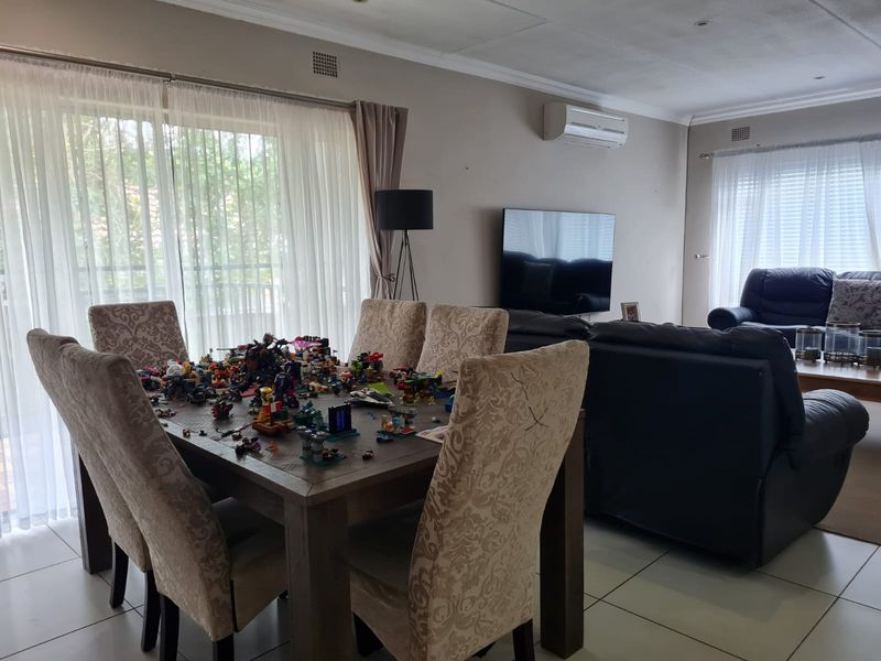 3 Bedroom house with flatlet to rent in Meerensee - Photo 4