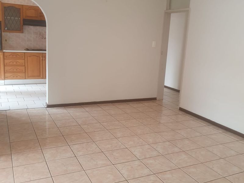 Spacious family house for sale in Sasolburg walking distance to schools - Photo 10