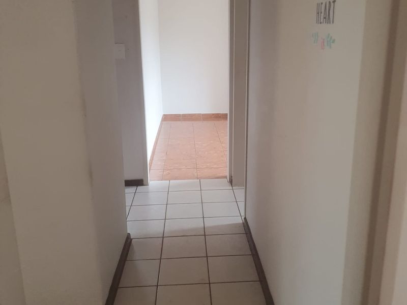 Spacious family house for sale in Sasolburg walking distance to schools - Photo 8