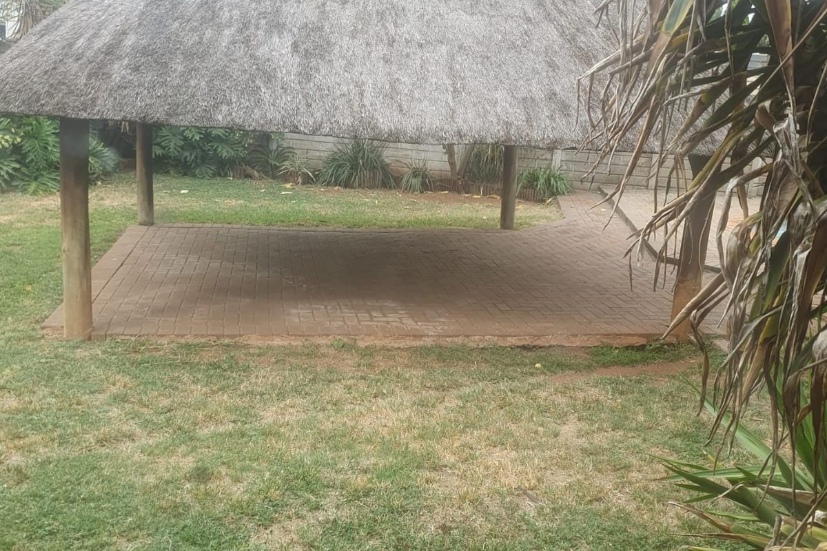 Spacious family house for sale in Sasolburg walking distance to schools - Photo 2