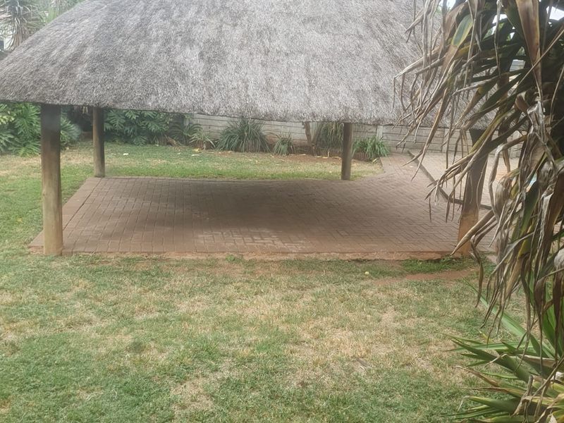 Spacious family house for sale in Sasolburg walking distance to schools - Photo 2