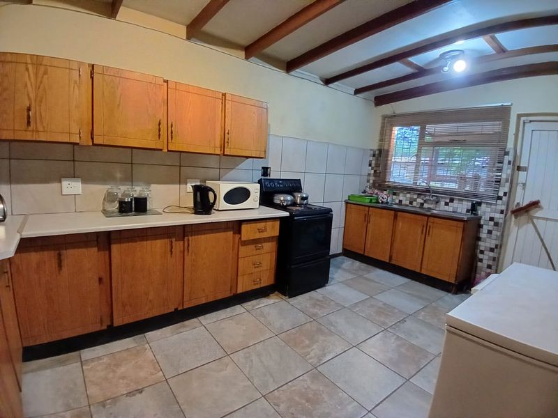 Entertainers home for sale in Sasolburg walking distance to schools and shopping centers - Photo 7