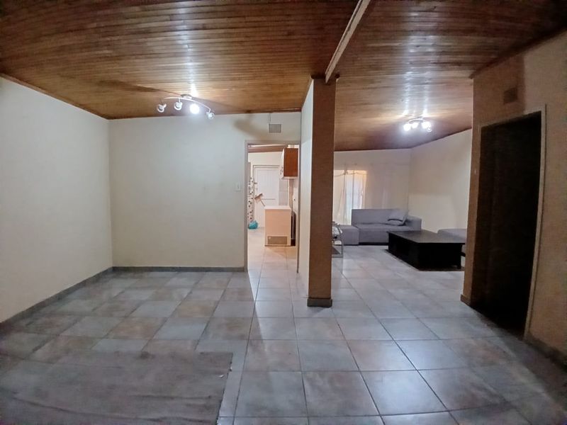 Entertainers home for sale in Sasolburg walking distance to schools and shopping centers - Photo 9