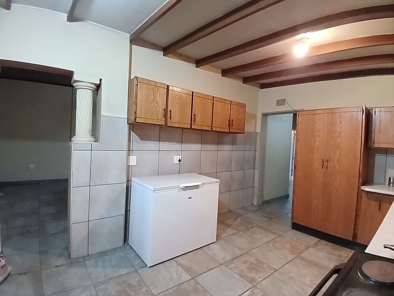 Entertainers home for sale in Sasolburg walking distance to schools and shopping centers - Photo 6