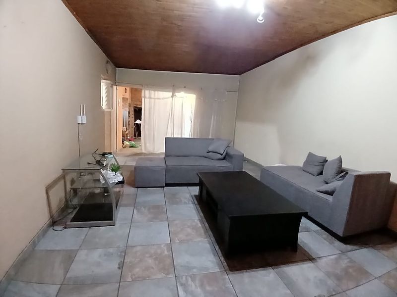 Entertainers home for sale in Sasolburg walking distance to schools and shopping centers - Photo 4