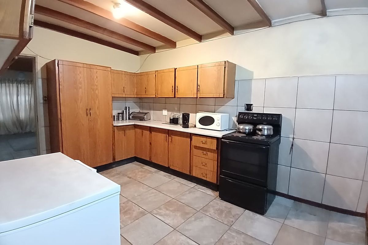 Entertainers home for sale in Sasolburg walking distance to schools and shopping centers - Photo 5