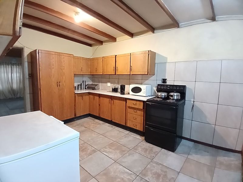 Entertainers home for sale in Sasolburg walking distance to schools and shopping centers - Photo 5