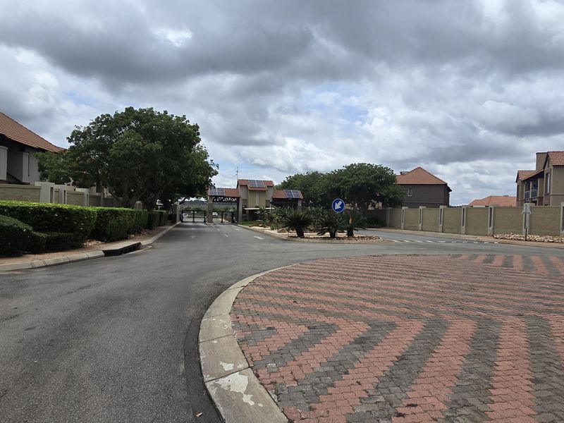 Vacant Land / Plot for Sale in North View Estate - Photo 9