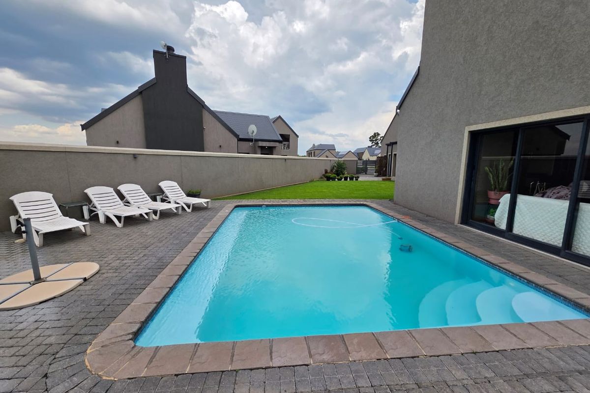 Magnificent Home for Sale in Exclusive Vaalpark Golf Estate! - Photo 5