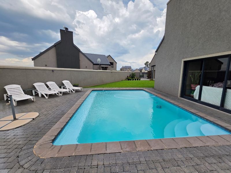 Magnificent Home for Sale in Exclusive Vaalpark Golf Estate! - Photo 5
