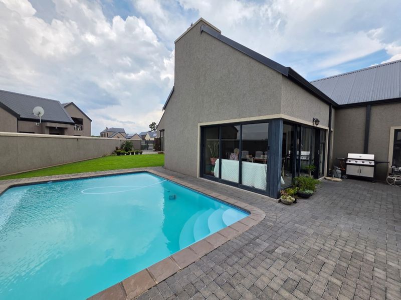 Magnificent Home for Sale in Exclusive Vaalpark Golf Estate! - Photo 3
