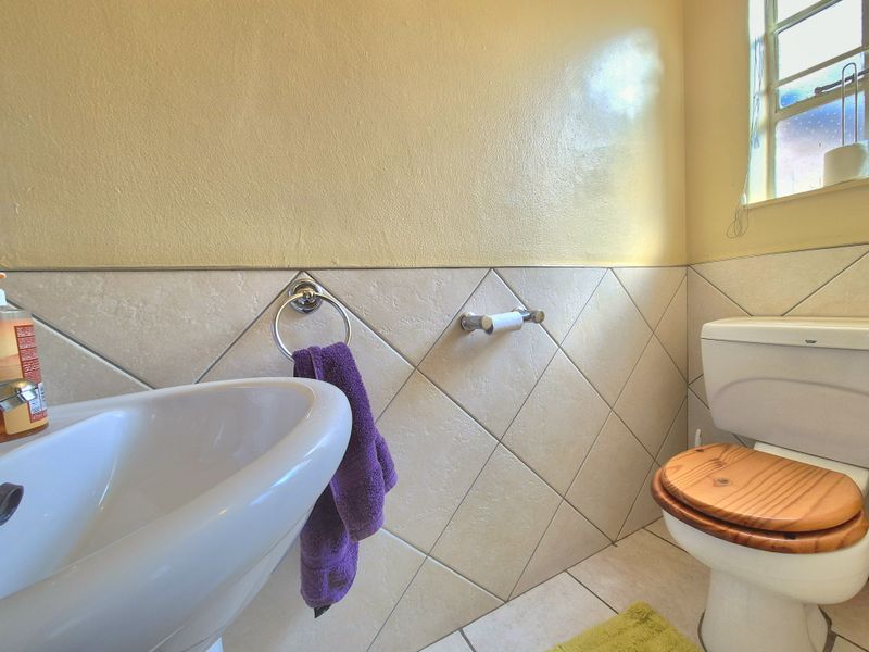 Gorgeously Maintained Townhouse For Sale! - Photo 10