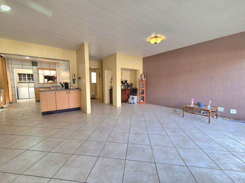 Gorgeously Maintained Townhouse For Sale! - Photo 3