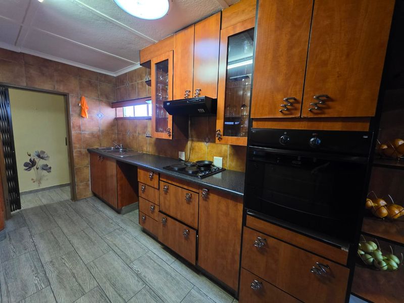 Beautiful Family Home for Sale in Sasolburg! - Photo 2