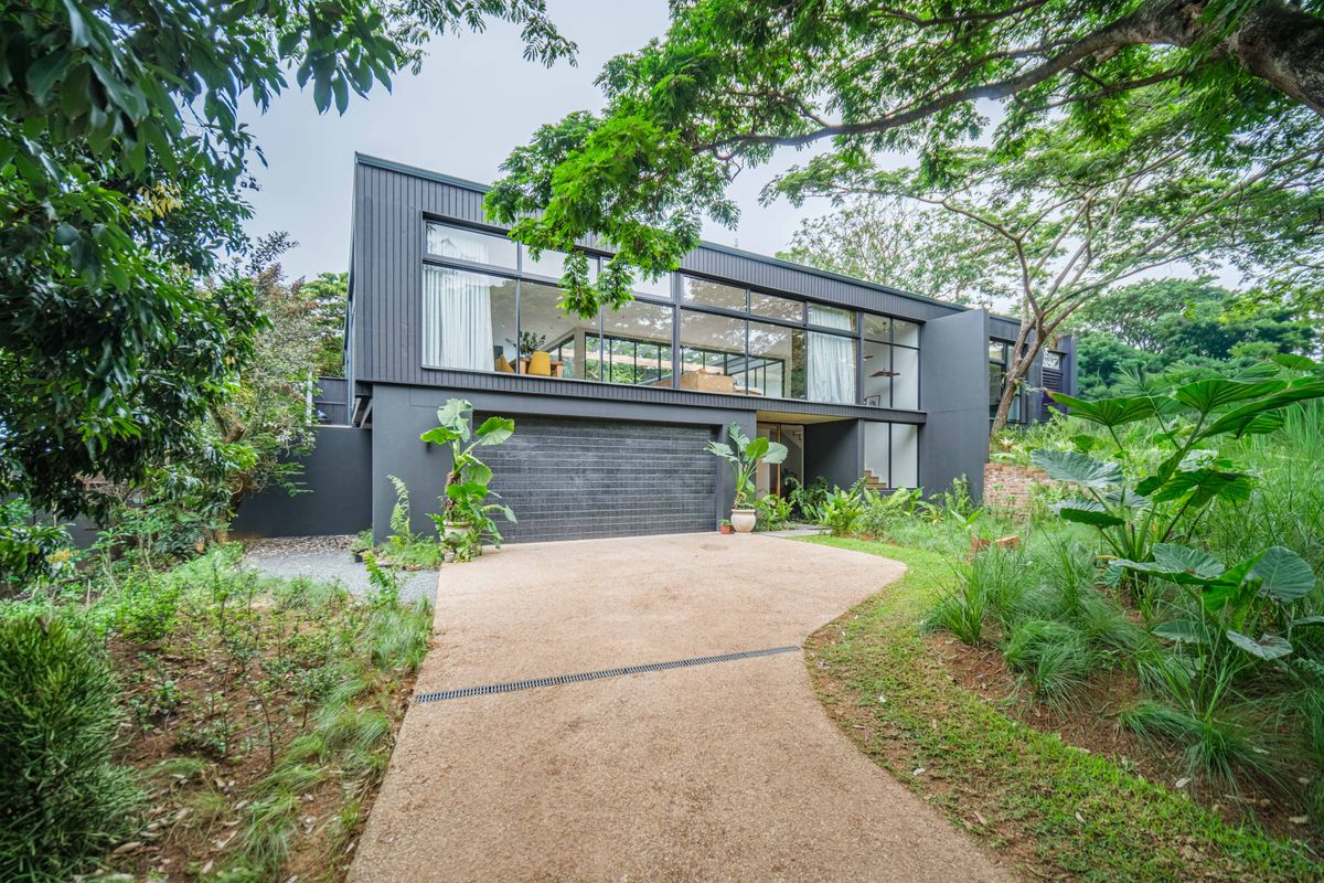 Large Family Home For Sale in Elaleni - Photo 3